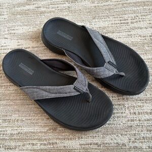 SKECHERS WOMENS PRE-OWNED BLACK FABRIC STRAP FLIP FLOP GOGA MAT SANDALS SIZE 10